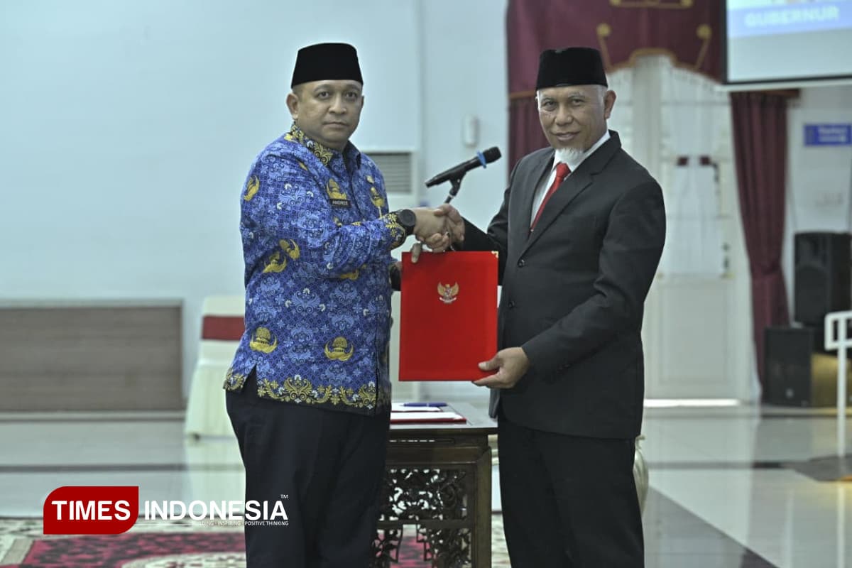 Gubernur Mahyeldi Lantik Andree Harmadi Algamar Sebagai Kabiro Umum Setdaprov Sumbar
