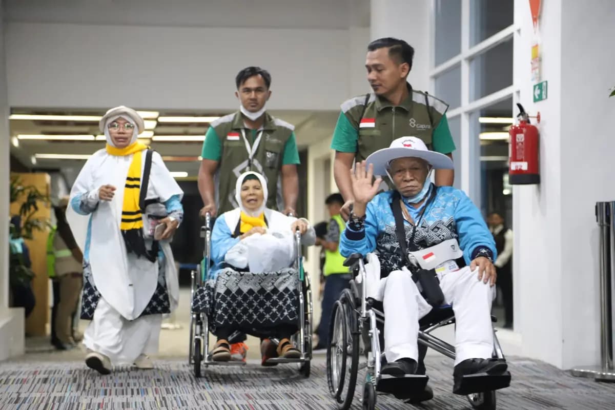 Jemaah Haji Kloter 12 Debarkasi Padang Tiba Dini Hari, Rombongan Pertama Dipulangkan dari Madinah